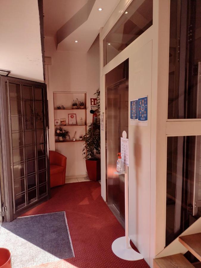 Hotel Dimora Santa Barbara Ferrara Exterior foto