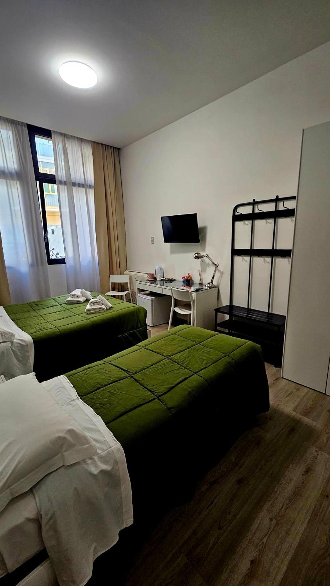 Hotel Dimora Santa Barbara Ferrara Zimmer foto