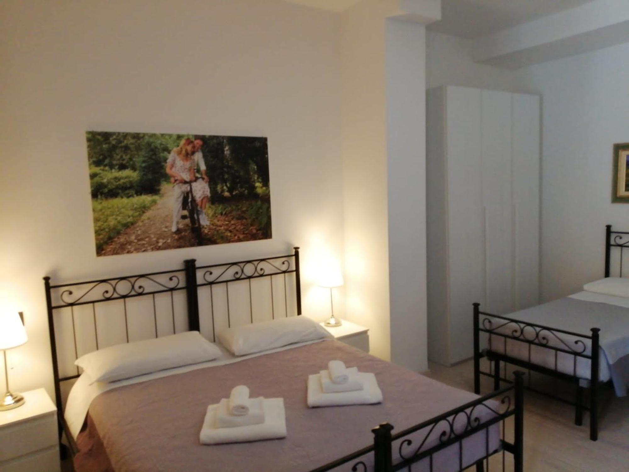 Hotel Dimora Santa Barbara Ferrara Zimmer foto